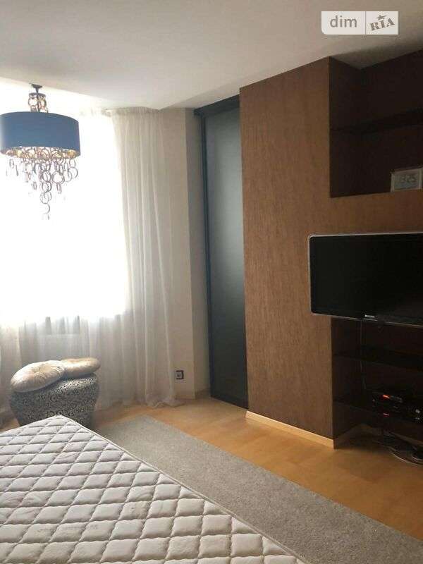 Аренда 2-комнатной квартиры 88 м², Евгения Коновальца ул.