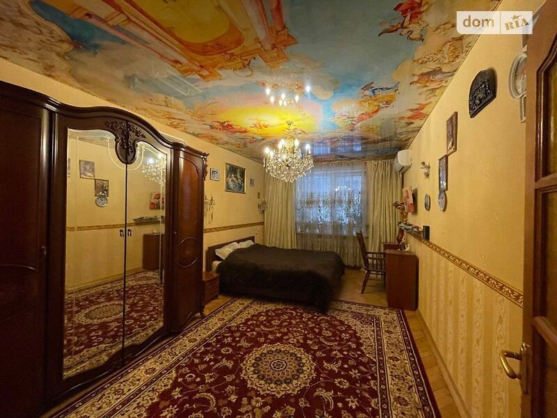 Продажа 3-комнатной квартиры 77 м², Жилянская ул.