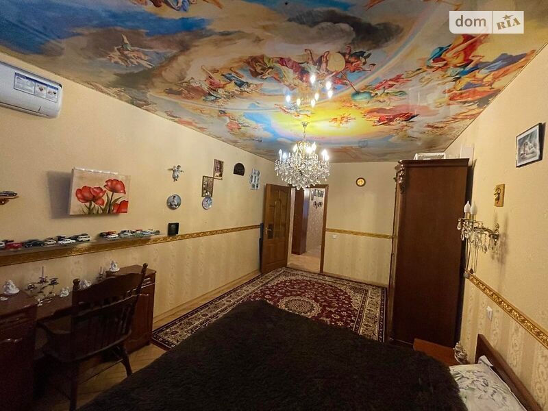 Продажа 3-комнатной квартиры 77 м², Жилянская ул.