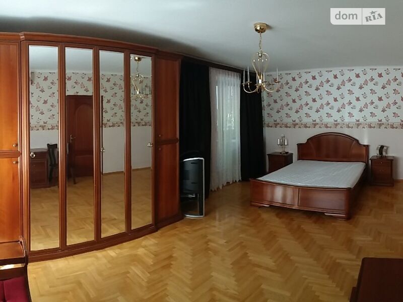 Продаж 3-кімнатної квартири 135 м², Богатирська вул., 18А