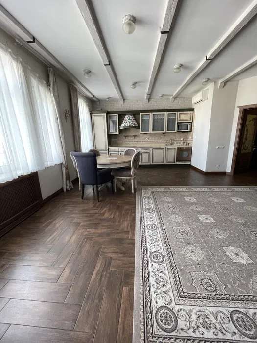 Аренда квартиры со свободной планировкой 160 м², Щекавицкая ул.