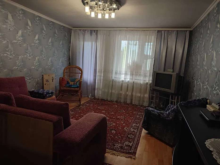 Оренда 3-кімнатної квартири 90 м², Азербайджанська вул.