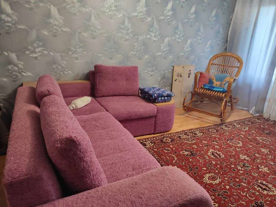 Аренда 3-комнатной квартиры 90 м², Азербайджанская ул.