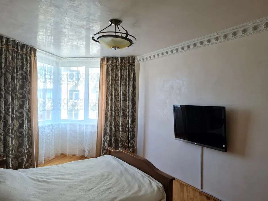 Аренда 3-комнатной квартиры 140 м², Саперно-Слободская ул.