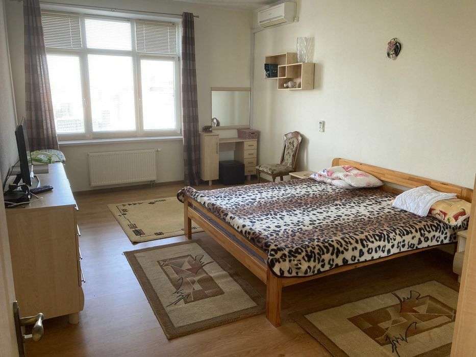 Продаж 2-кімнатної квартири 83 м², Євгена Коновальця вул., 36В