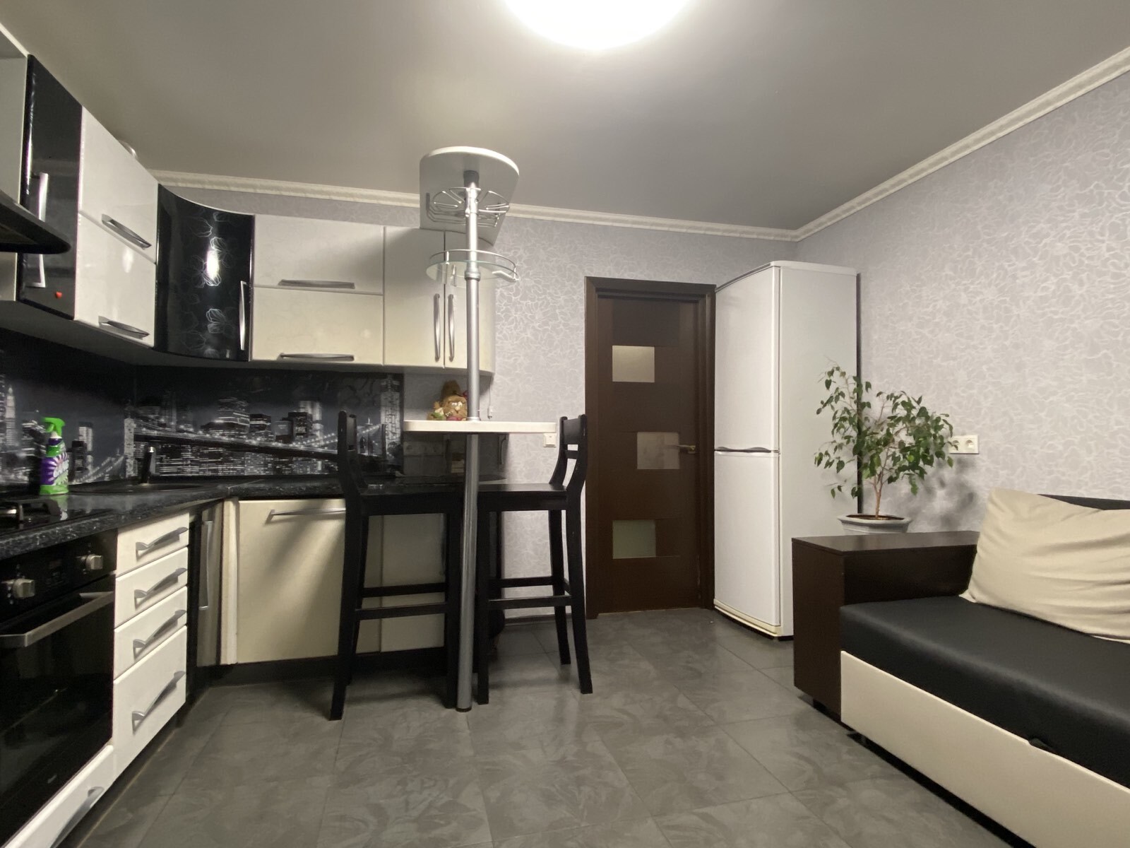 Продажа 2-комнатной квартиры 52 м², Головатого ул.