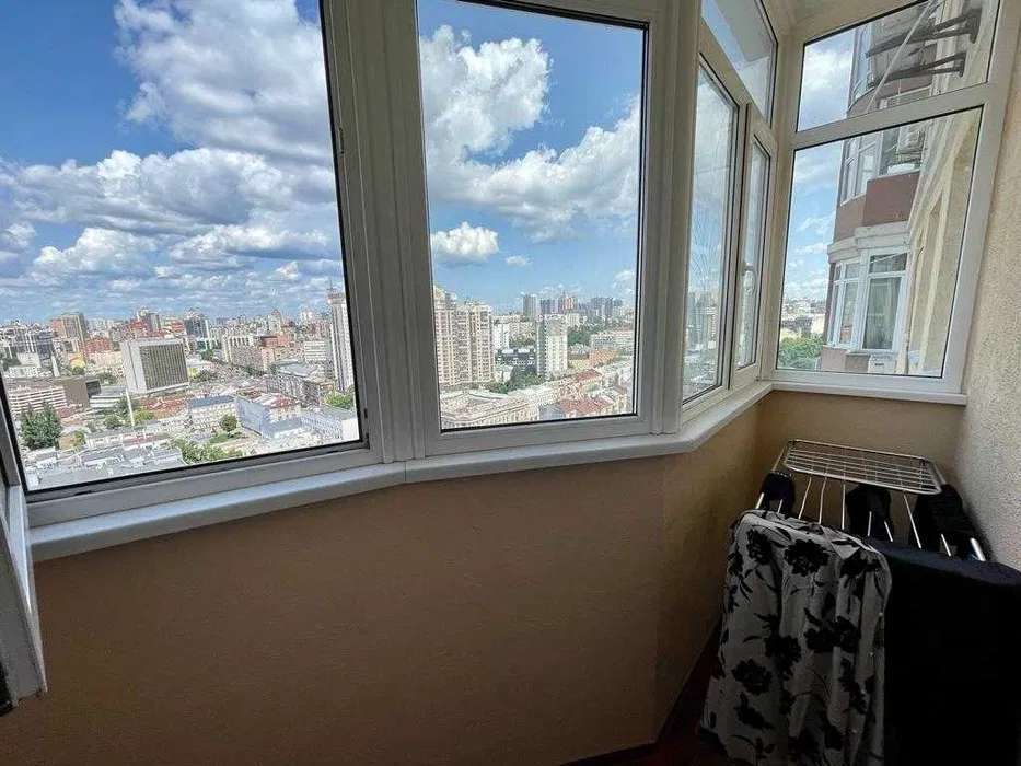 Продажа 2-комнатной квартиры 53 м², Жилянская ул.