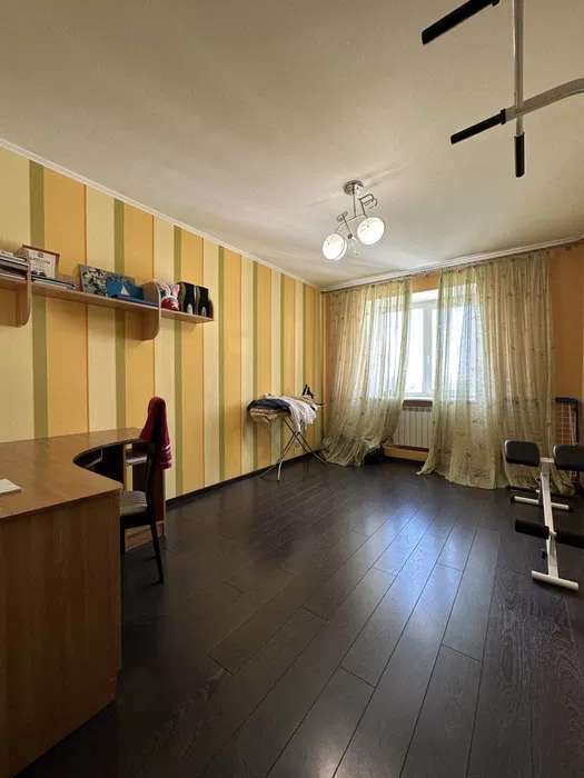 Продаж 3-кімнатної квартири 70 м², Миропільська вул.
