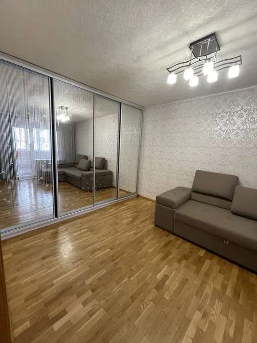 Аренда 3-комнатной квартиры 90 м², Вишняковская ул.