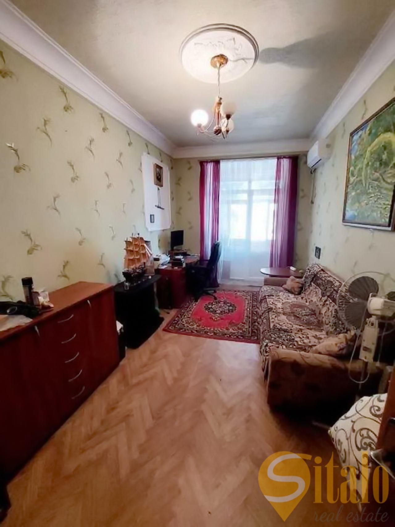 Продажа 4-комнатной квартиры 100 м², Соборный просп.