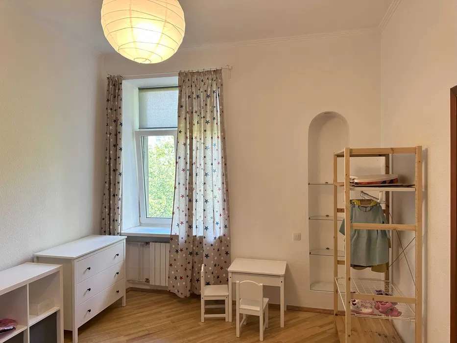 Продажа 4-комнатной квартиры 108 м², Соломенская ул.