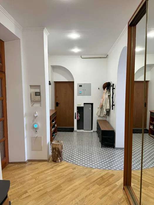 Продаж 4-кімнатної квартири 108 м², Солом'янська вул.