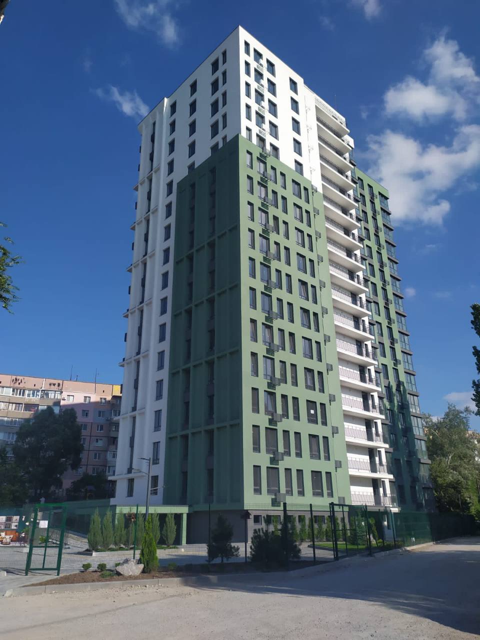 Продажа 3-комнатной квартиры 92 м², Космическая ул.