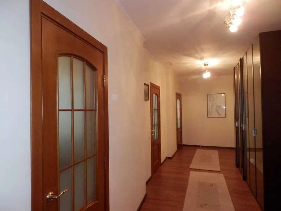 Оренда 3-кімнатної квартири 105 м², Дніпровська наб., 23