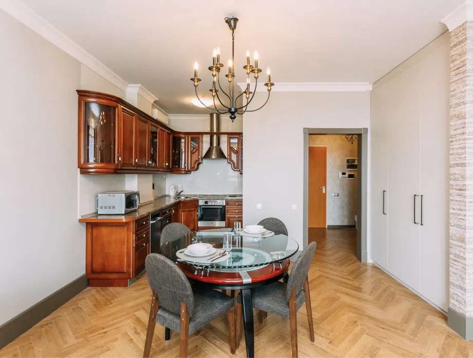 Продаж 2-кімнатної квартири 67 м², Жилянська вул.