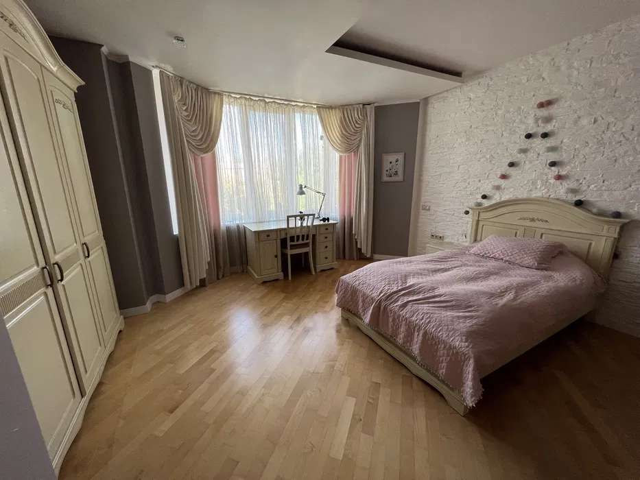 Продажа 4-комнатной квартиры 150 м², Сеченова ул., 7А