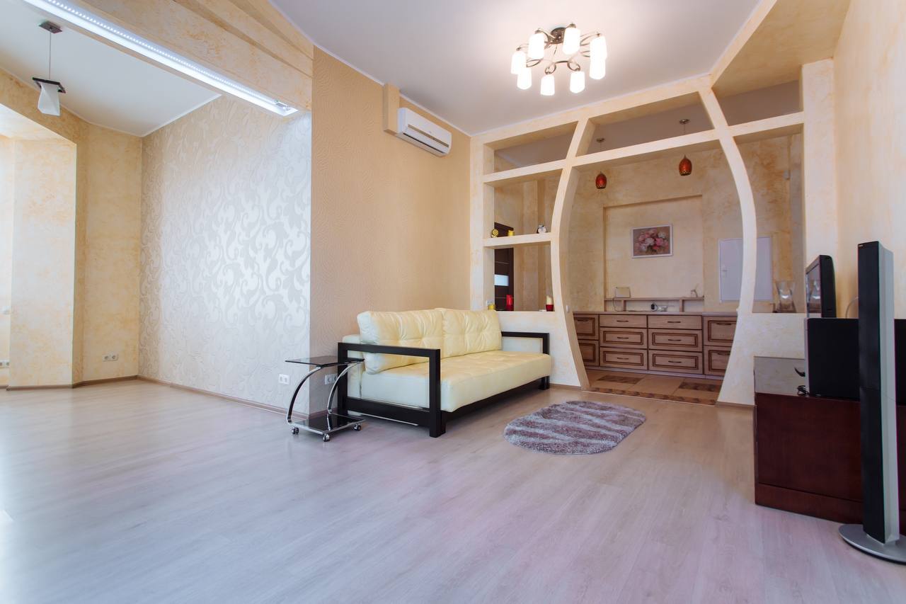 Продажа 2-комнатной квартиры 74 м², Крещатик ул., 23