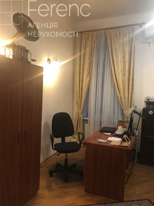 Продаж офісу 108 м², Івана Франка вул.