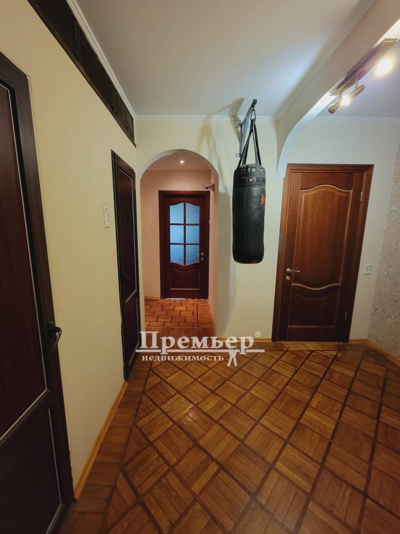 Продажа 5-комнатной квартиры 103 м², Академика Королева ул.