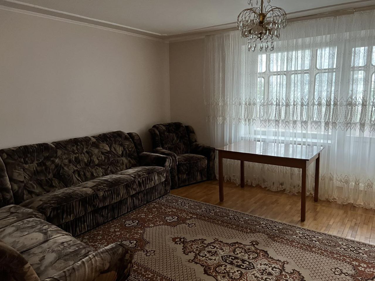 Оренда 3-кімнатної квартири 53 м², Зарічанська вул.