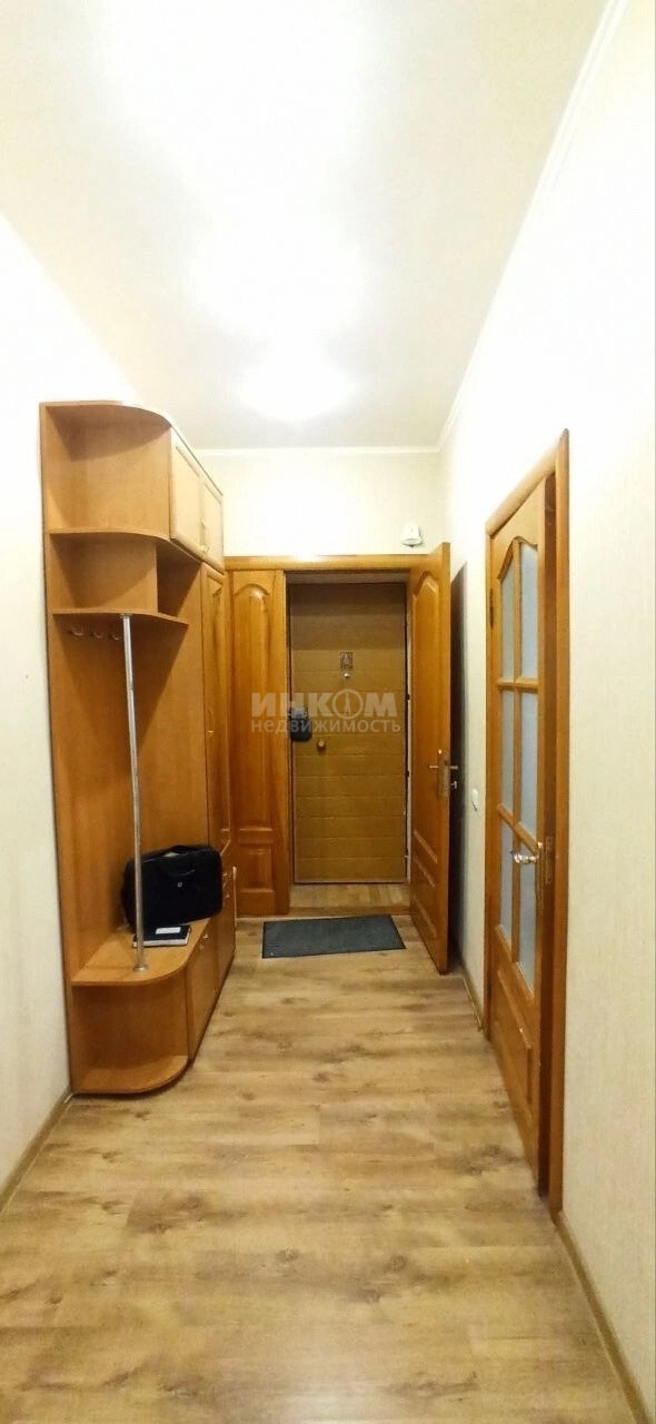 Продажа 3-комнатной квартиры 70 м², Продам 3к Сталинку Центр Район Школы 20 С А.О. 82000$