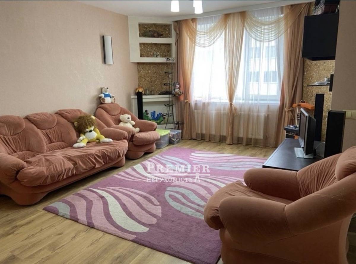 Продажа 2-комнатной квартиры 55 м², Старицкого ул.