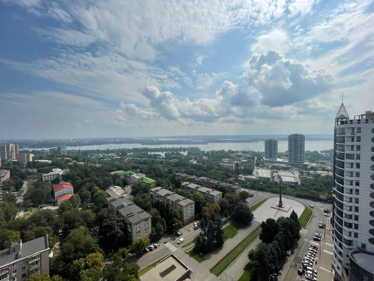 Продажа 4-комнатной квартиры 156 м², Дмитрия Яворницкого просп.