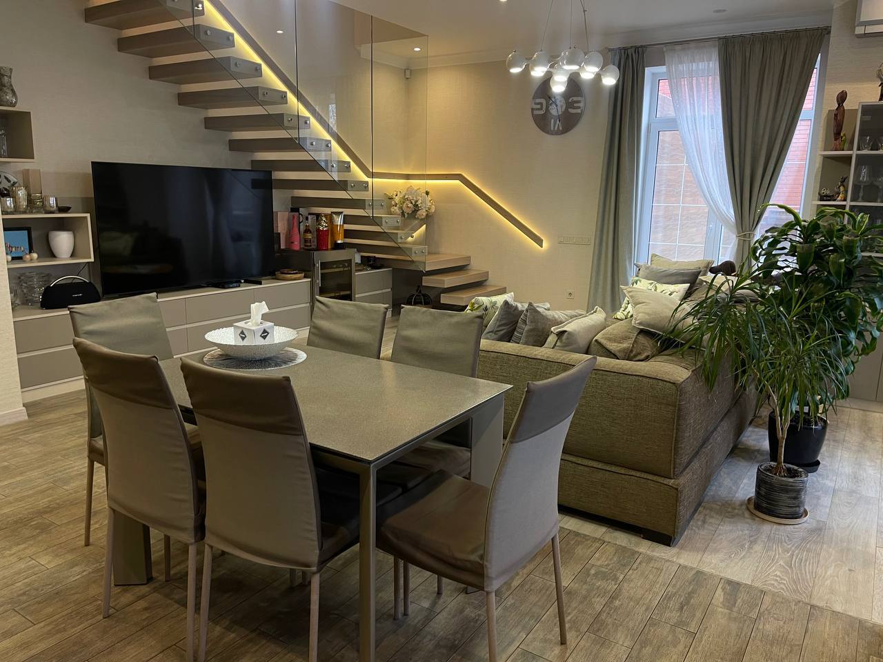 Продажа 3-комнатной квартиры 177.9 м², Львовская ул.