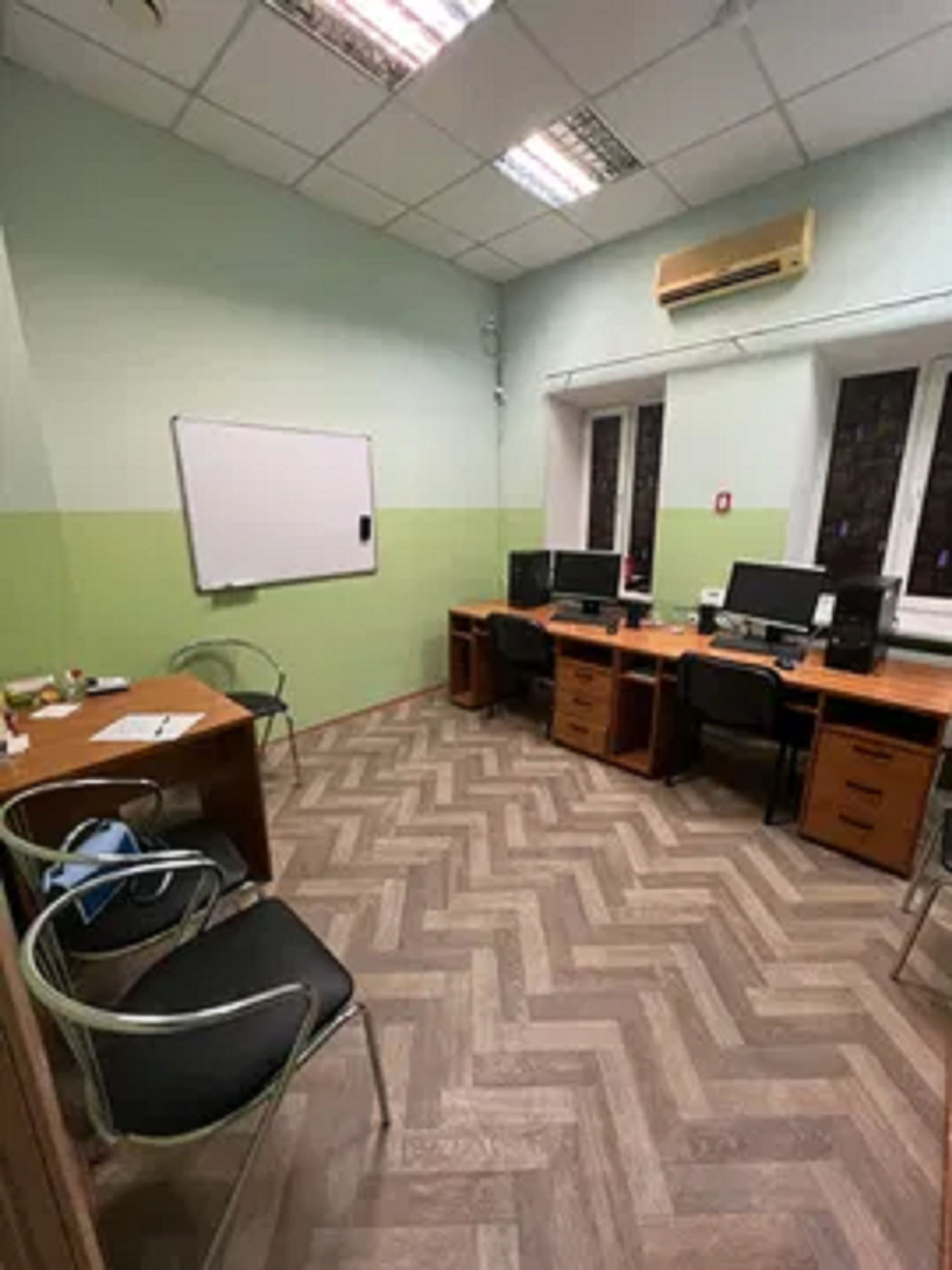 Оренда офісу 18 м², Лариси Руденко вул., 6А