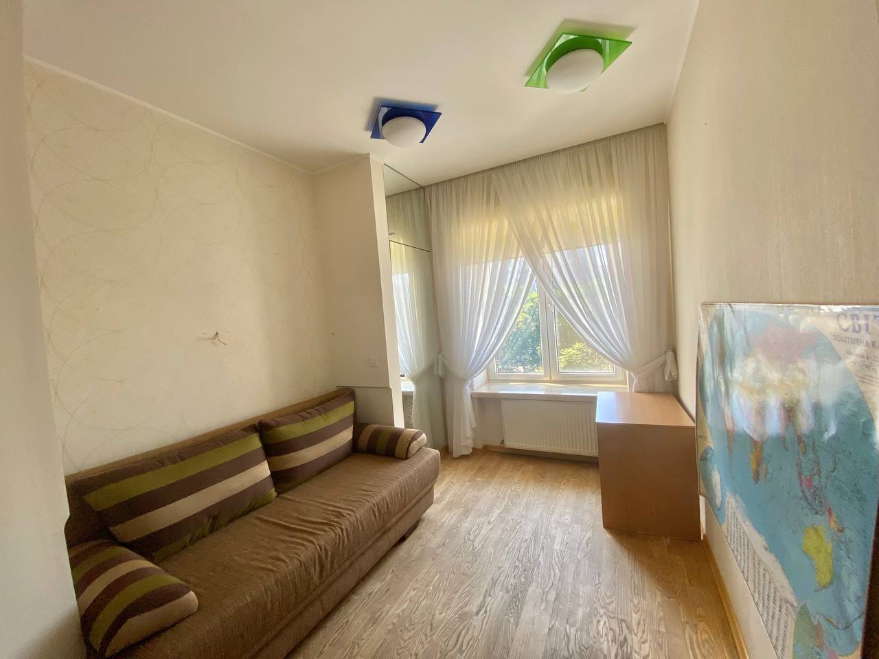 Продажа 4-комнатной квартиры 135 м², Кучеревского бул.
