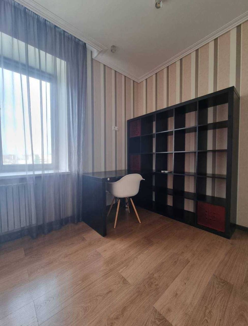 Продажа 4-комнатной квартиры 168 м², Кучеревского бул.
