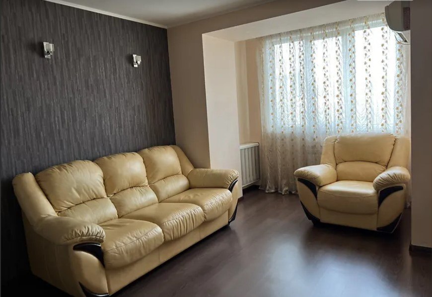 Продажа 4-комнатной квартиры 77 м², Александра Поля просп.