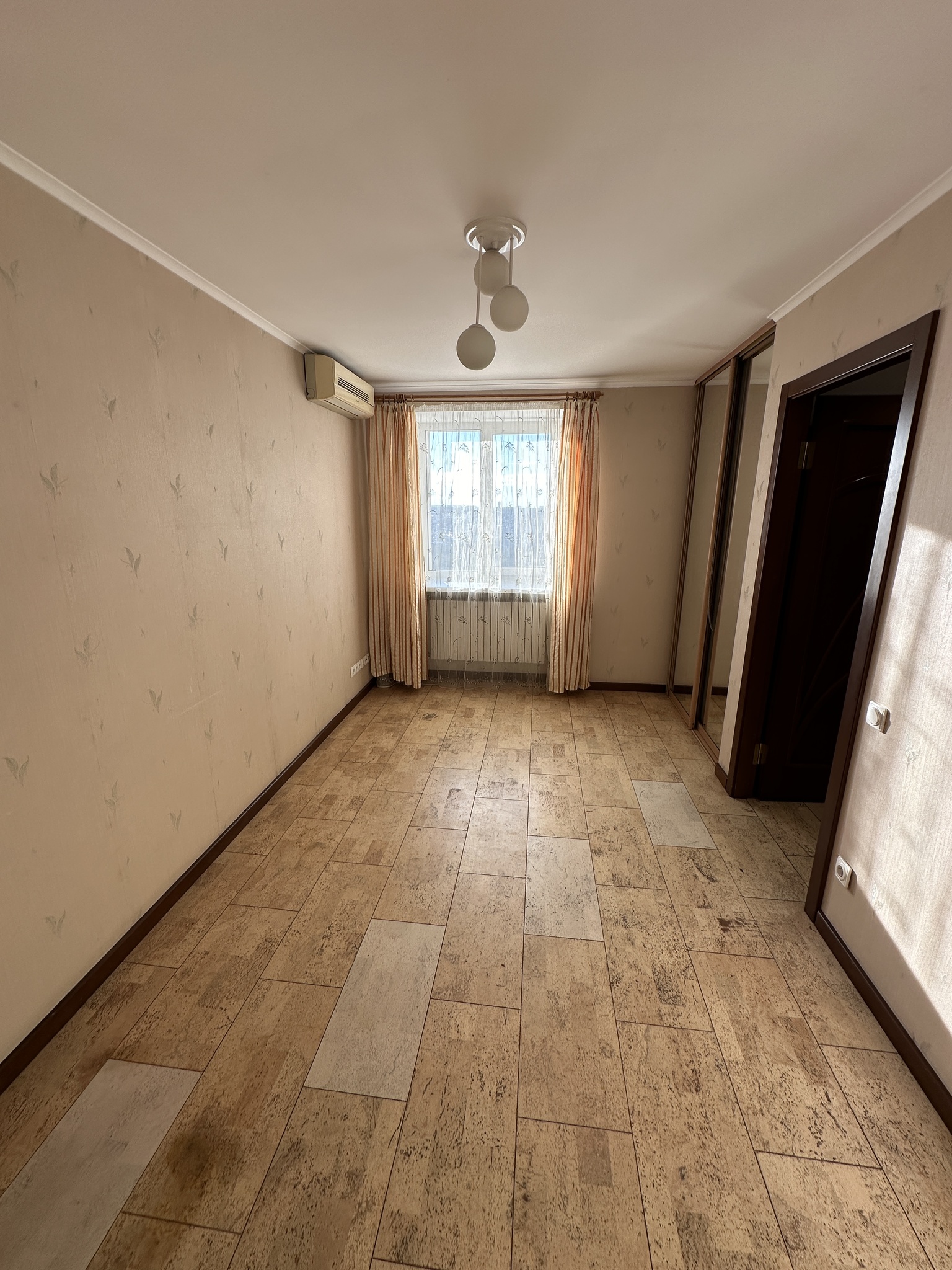 Продажа 3-комнатной квартиры 100 м², Рабочая ул., 152Г