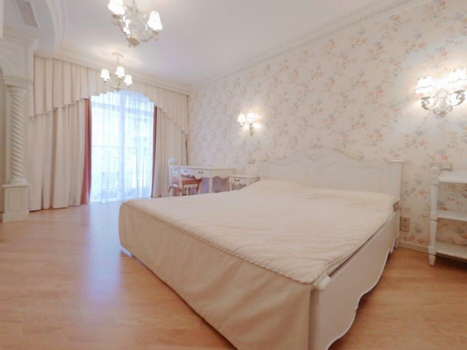 Аренда 4-комнатной квартиры 145 м², Институтская ул., 18А