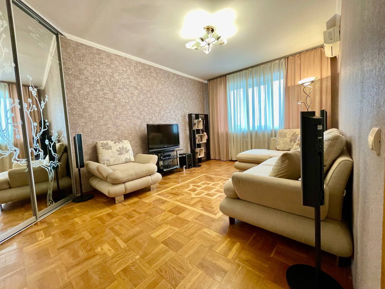 Продажа 3-комнатной квартиры 82 м², Звездный бул.