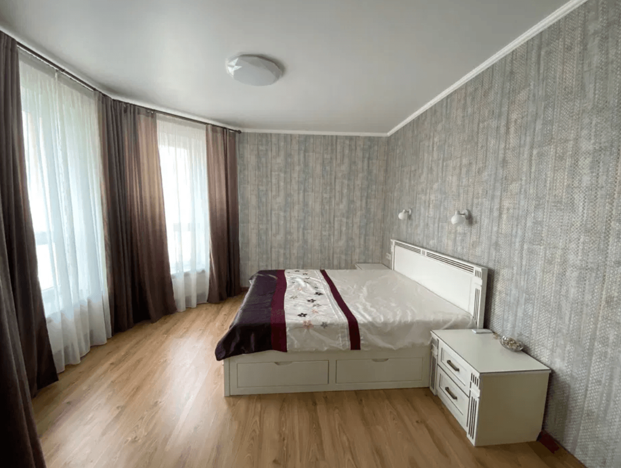 Продажа 1-комнатной квартиры 64 м²