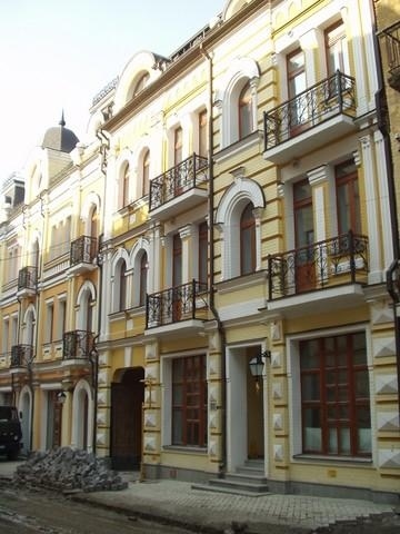 Київ, Воздвиженська вул., 33