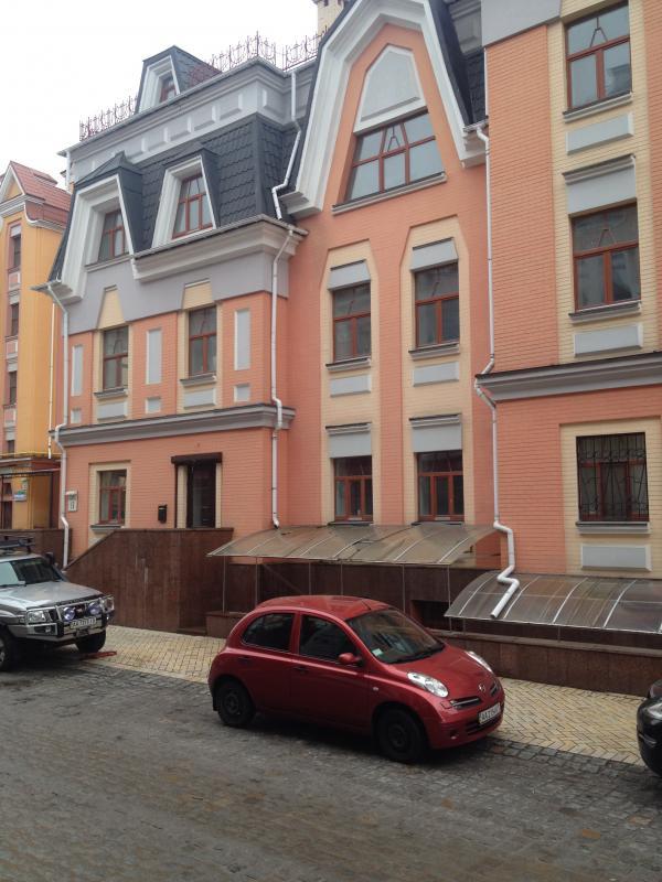 Київ, Воздвиженська вул., 16