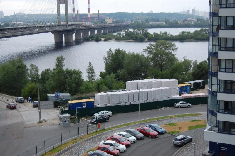 Київ, Зарічна вул., 1Б