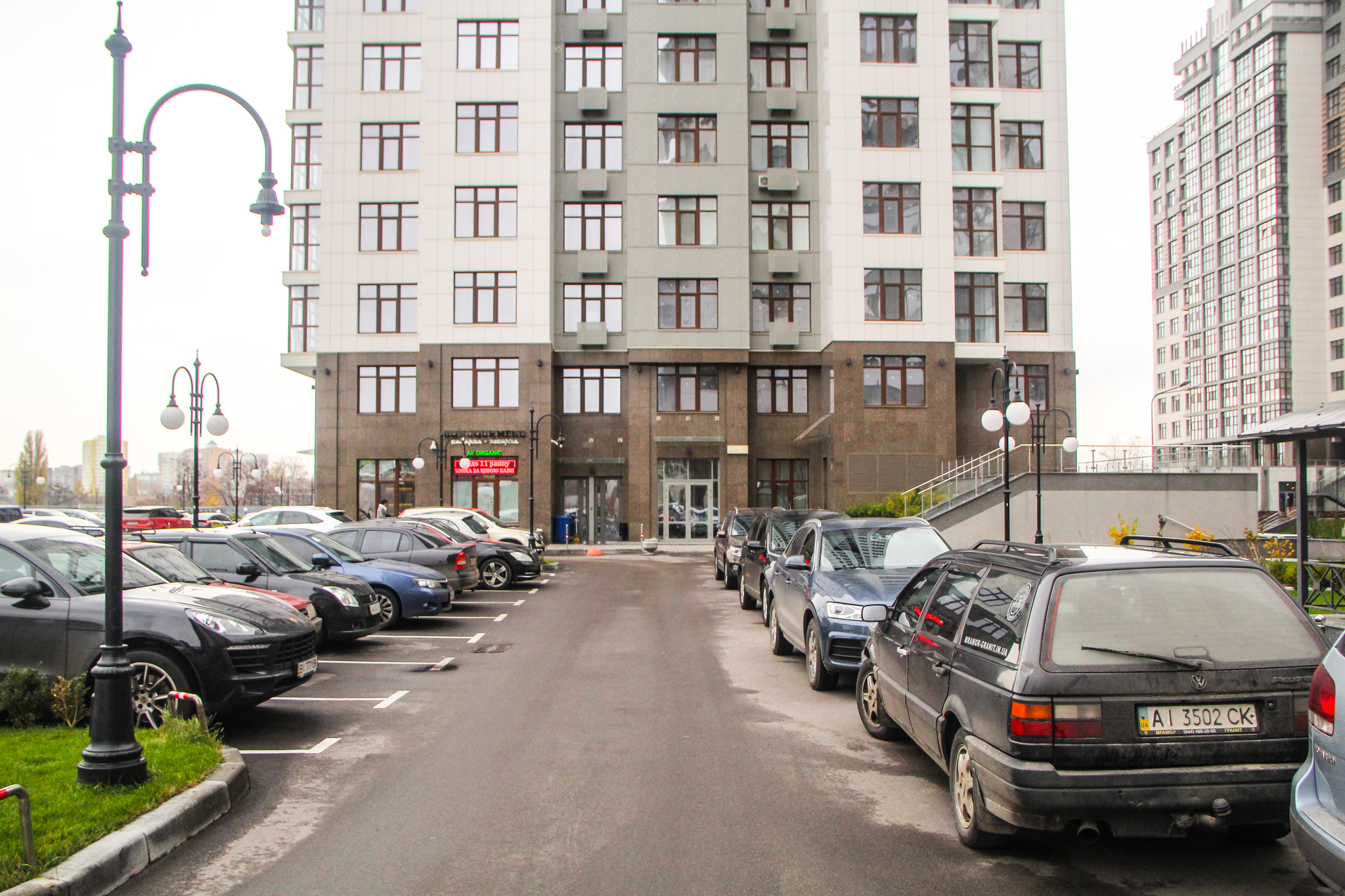 Киев, Михаила Драгомирова ул., 15