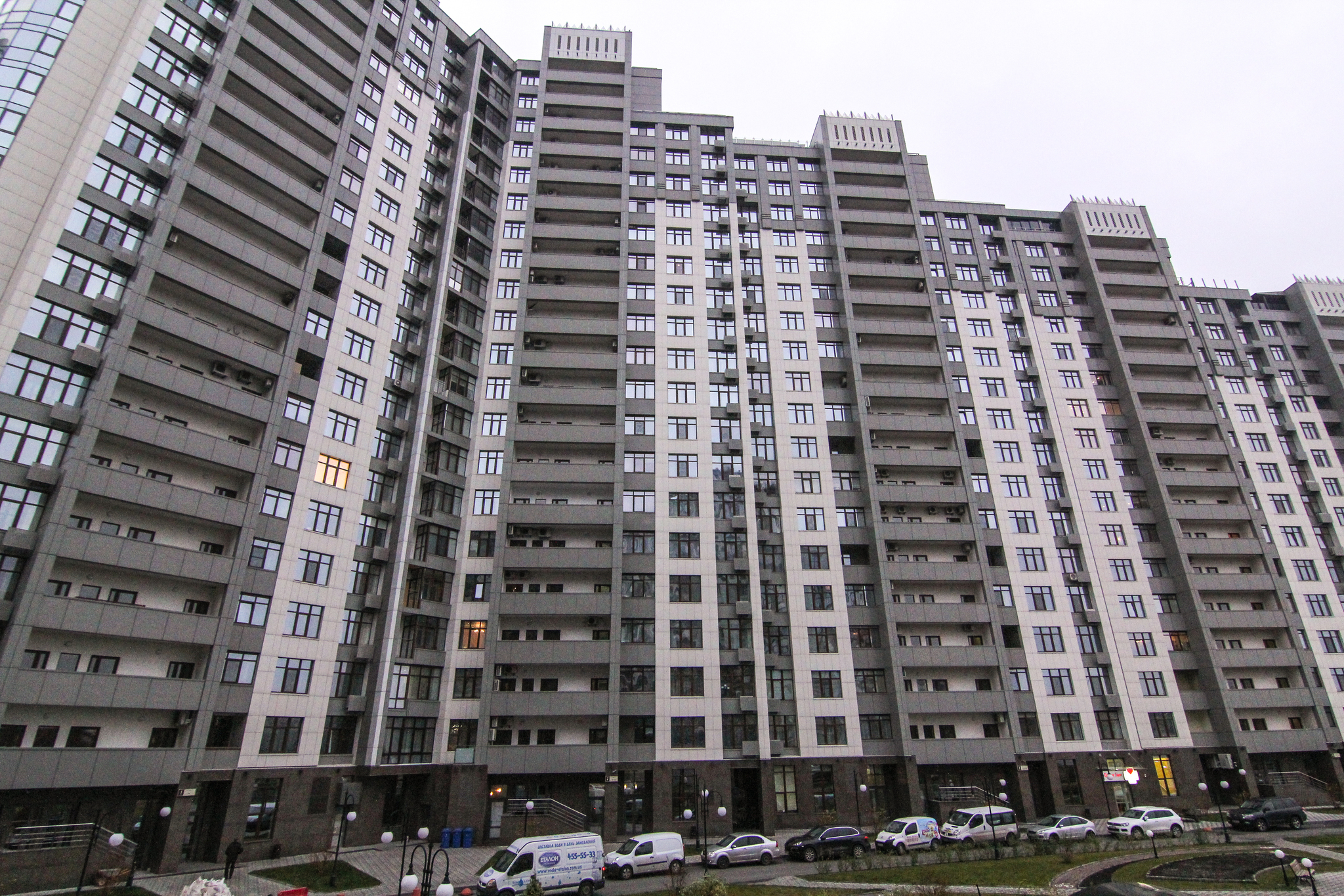 Киев, Михаила Драгомирова ул., 20