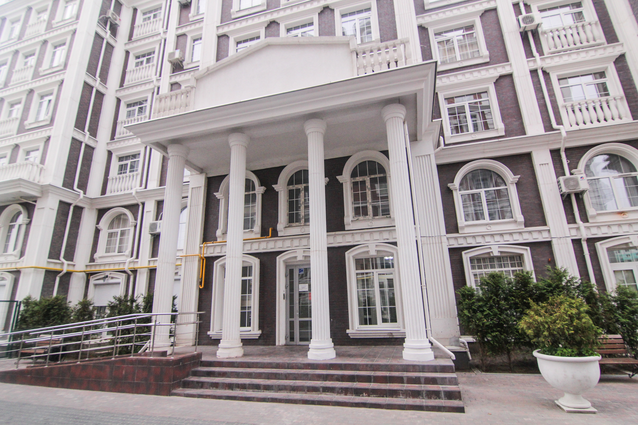 Київ, Дмитра Луценко вул., 14А