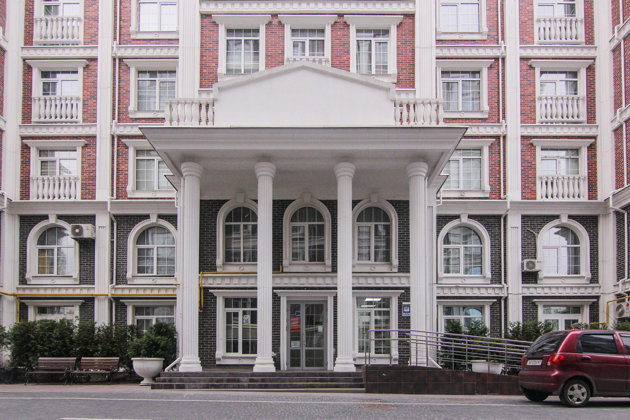 Киев, Дмитрия Луценко ул., 12А
