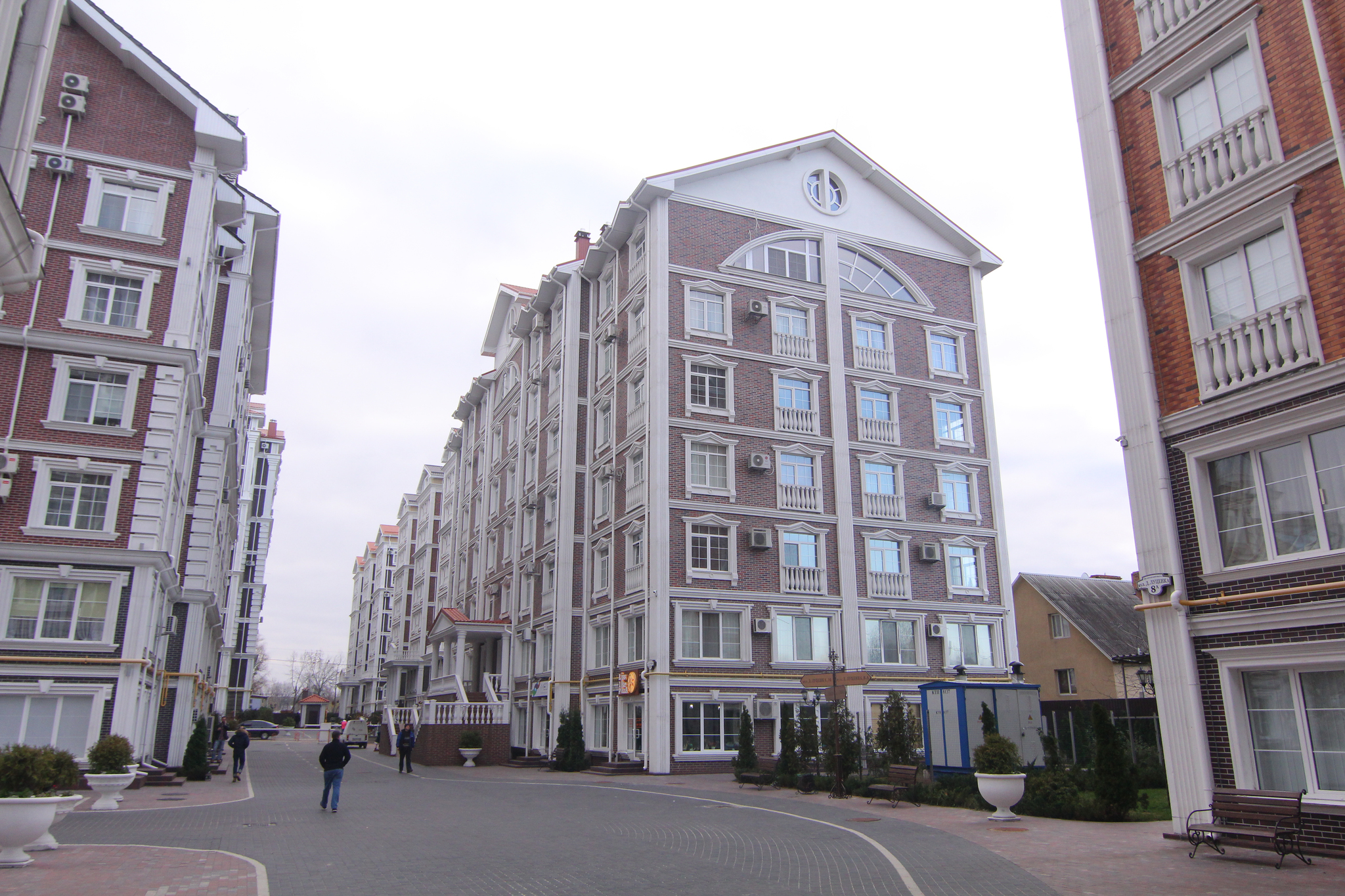Киев, Дмитрия Луценко ул., 10А