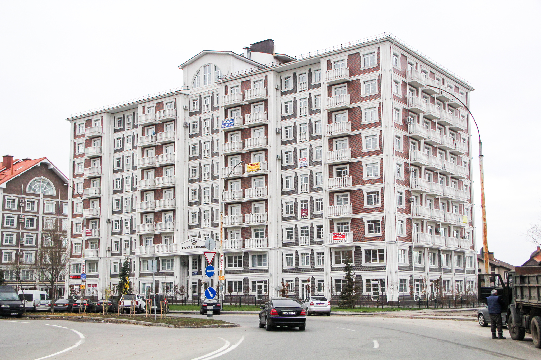 Київ, Дмитра Луценко вул., 6