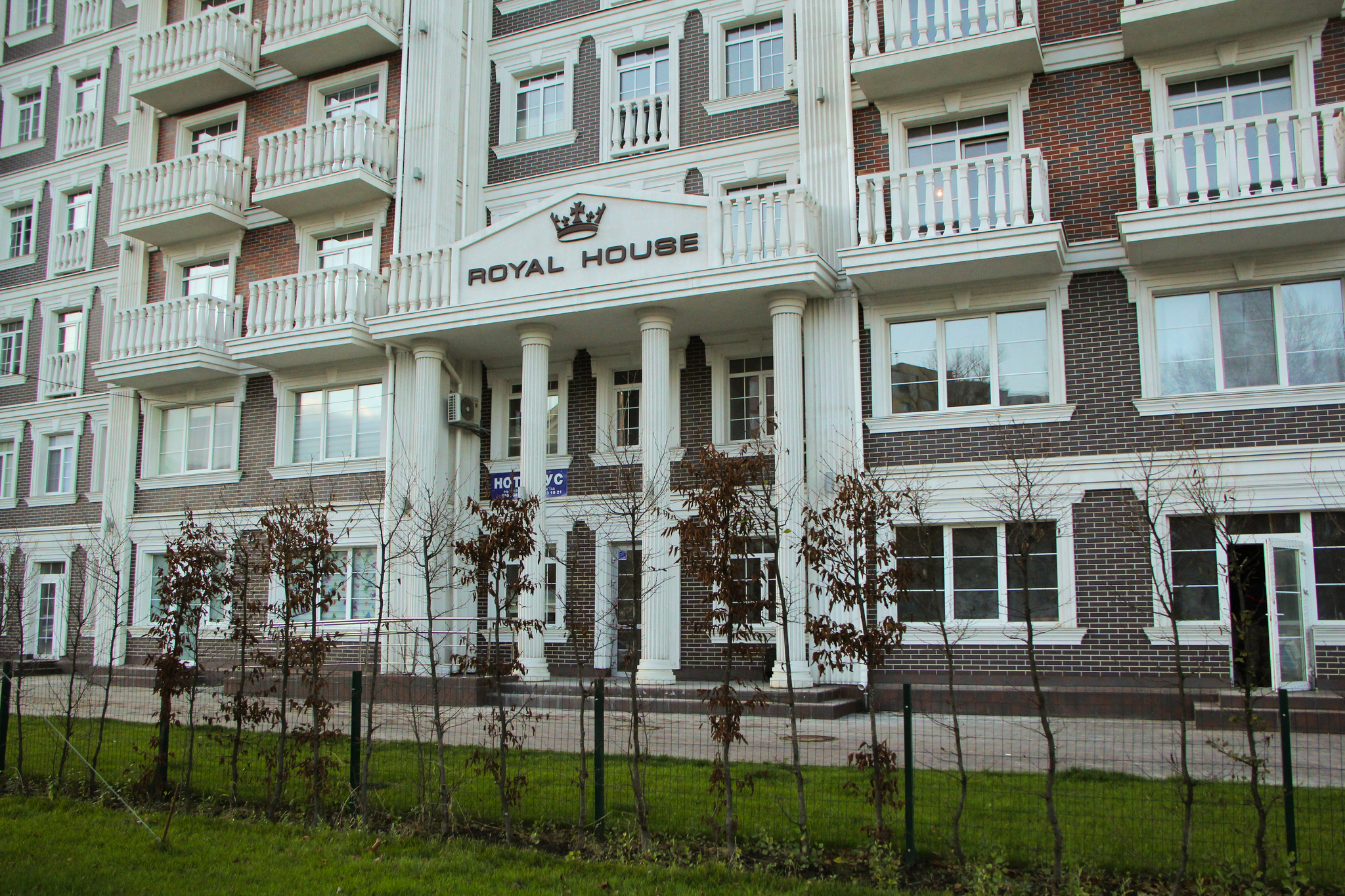 Київ, Дмитра Луценко вул., 6