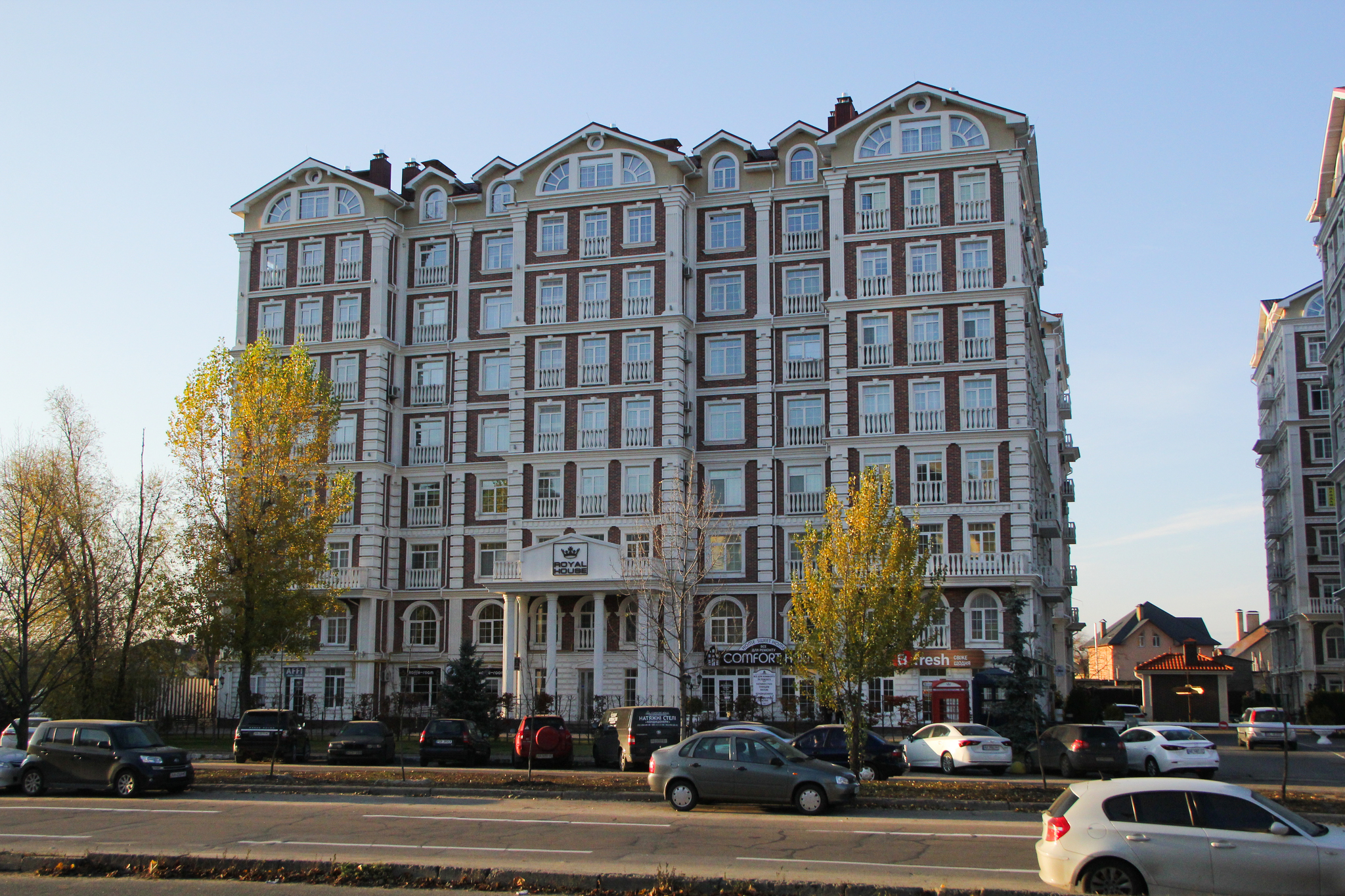Київ, Дмитра Луценко вул., 10