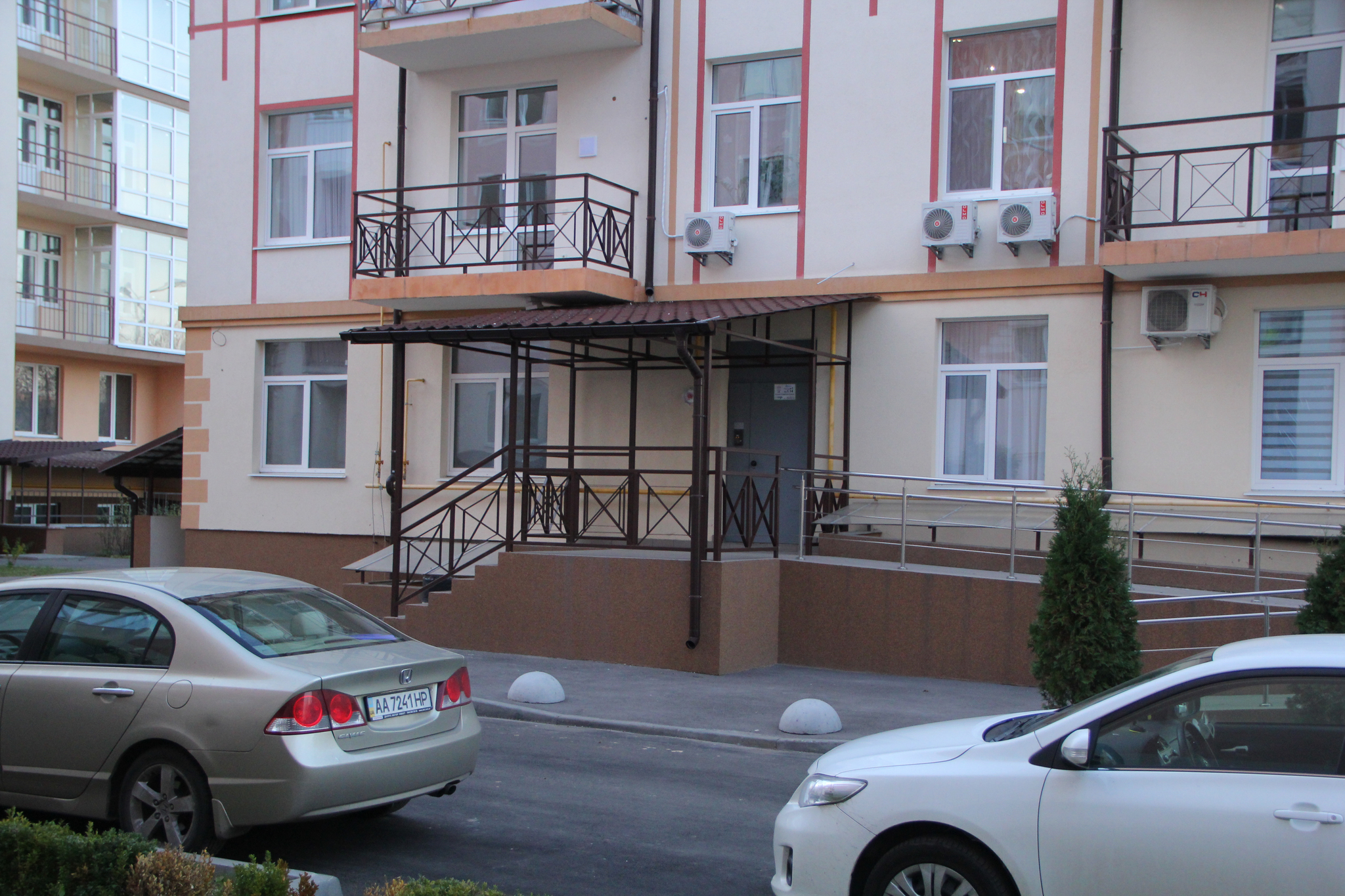 Киев, Академика Лебедева ул., 1 К4