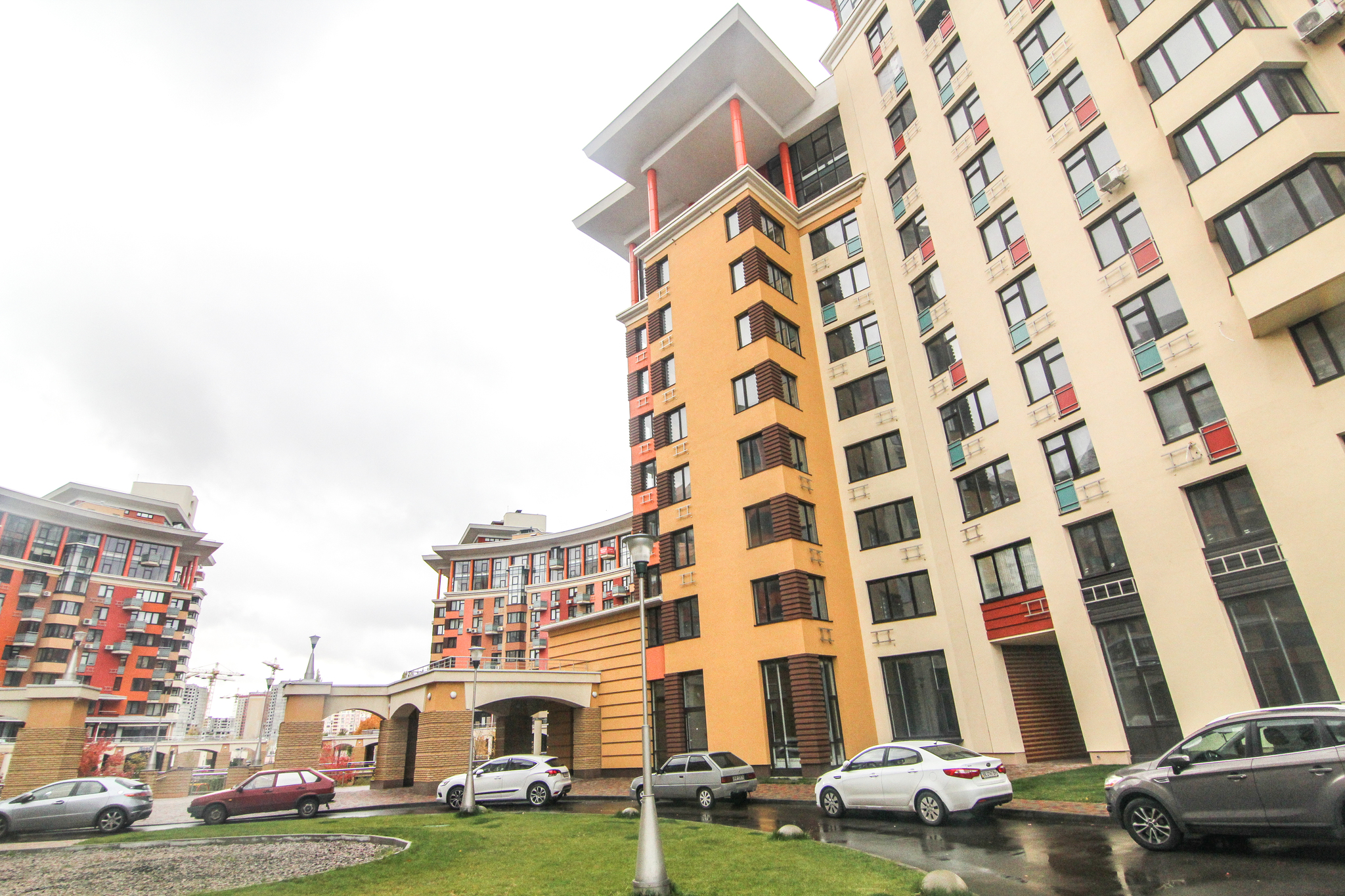 Київ, Ломоносова вул., 71Б