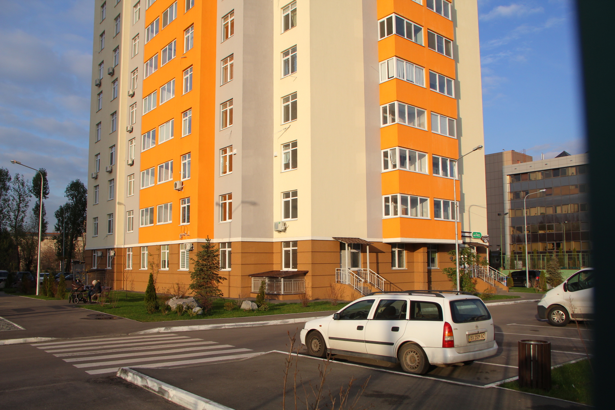 Киев, Любомира Гузара просп., 46Б